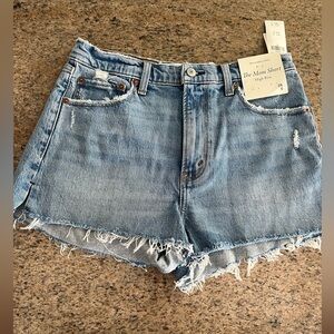 NWT Abercrombie High Rise Mom Short size 28/6